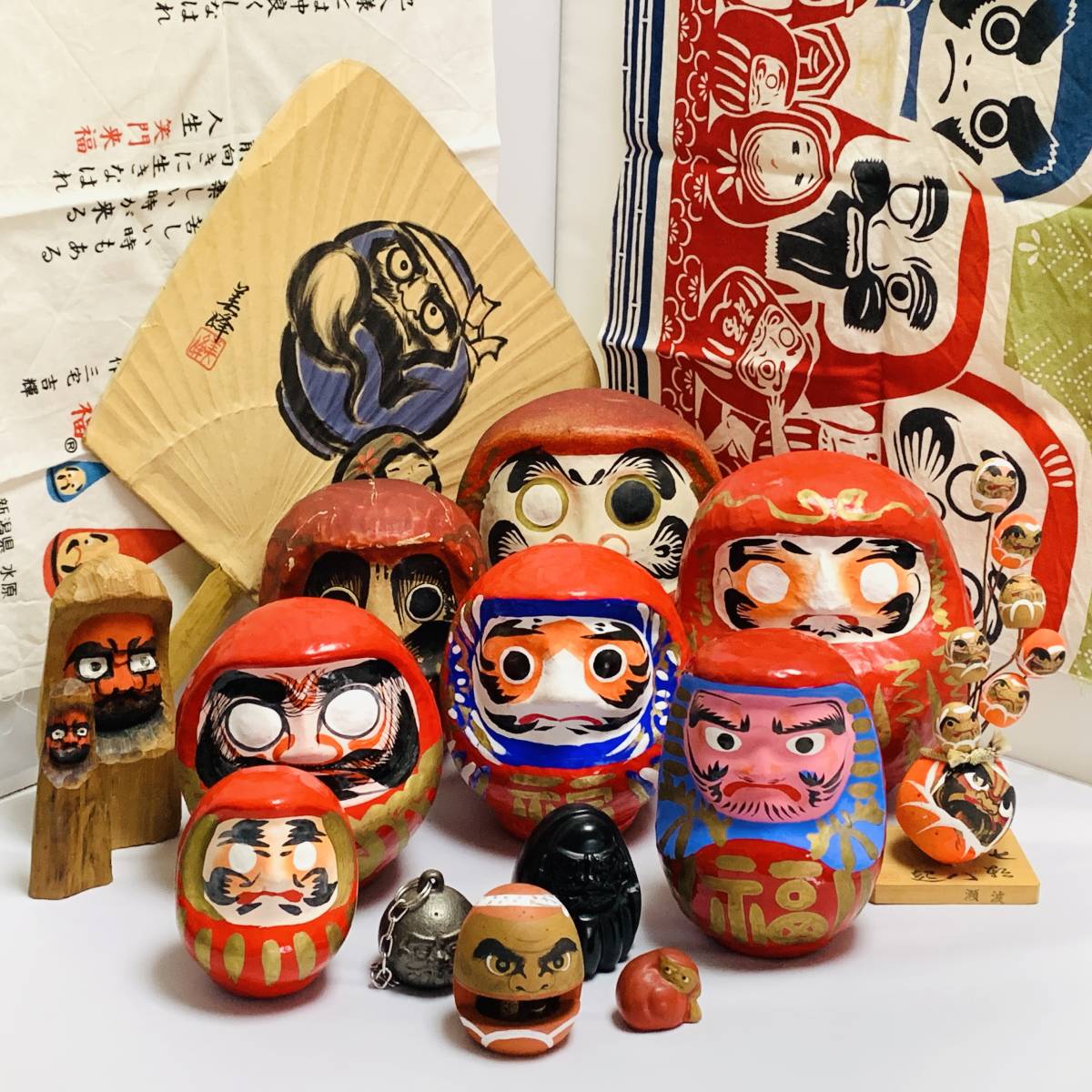 郷土玩具　広島　常石張子　鉢巻だるま　達磨　張り子　縁起物　人形　ダルマ　民芸 郷土玩具『達磨各種セット 張り子 手ぬぐい 団扇 まとめて』だるま
