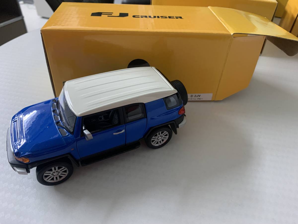 □□TOYOTA トヨタ 非売品 FJ CRUISER FJクルーザー 1/30 ダイキャスト