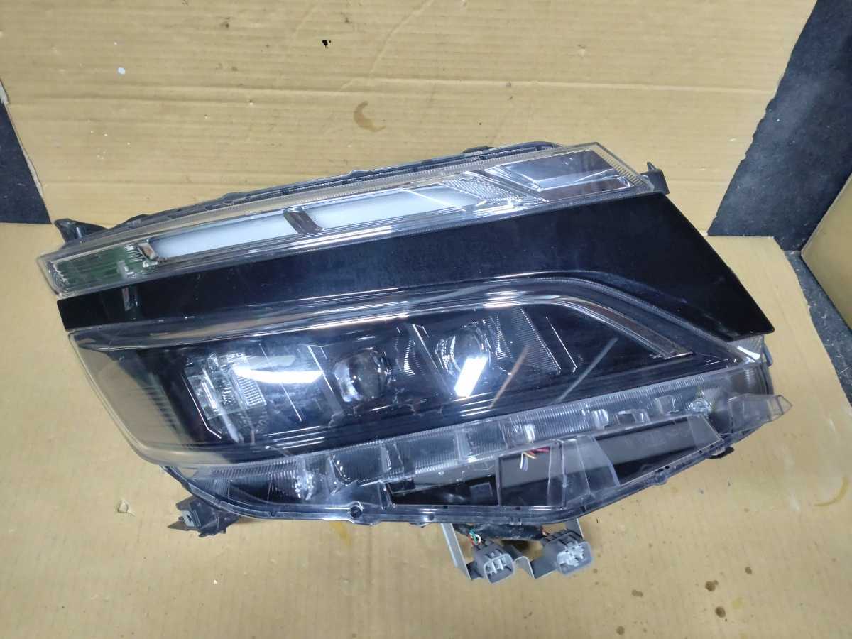 トヨタ VOXY 右 ヘッドライト トヨタ ヴォクシー 右ヘッドライト 80系