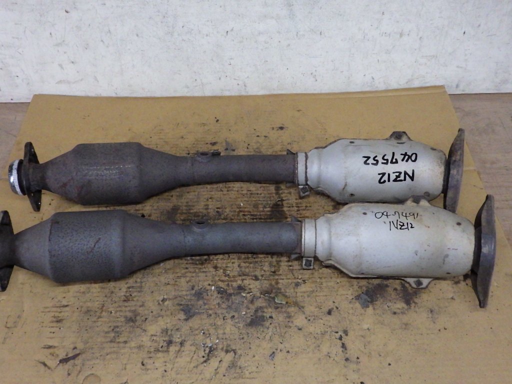 石] ニッサン NZ12 キューブ 触媒 2本セット 9U系 HR15DE 棚落ち無