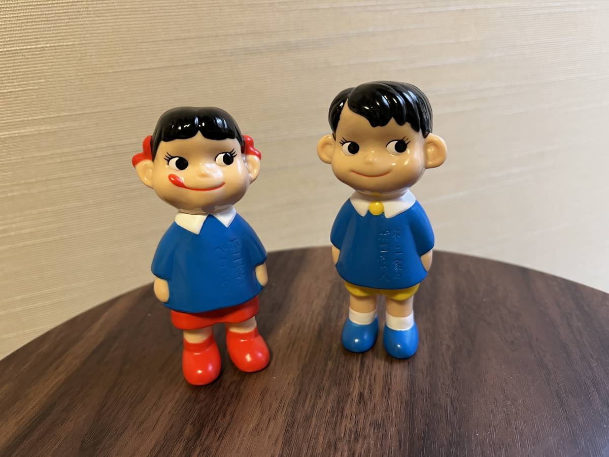 不二家 限定復刻500セット 園児服を着た ペコちゃん、ポコちゃん