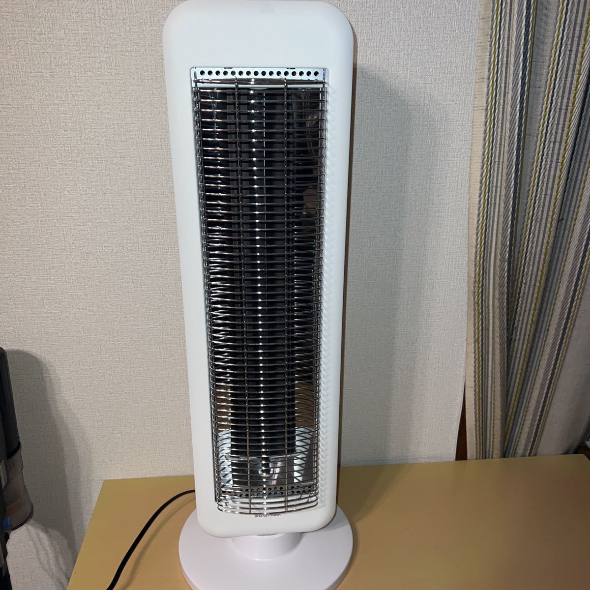 DAIKIN セラムヒート 遠赤外線ヒーター ERFT11ZS-W 電気ストーブ 2022