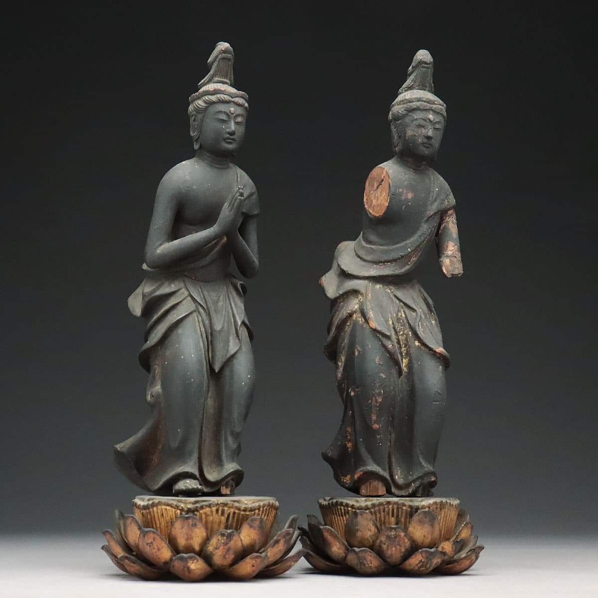 美しい顔立の 遅 古銅 騎獅観音菩薩像 室町時代
