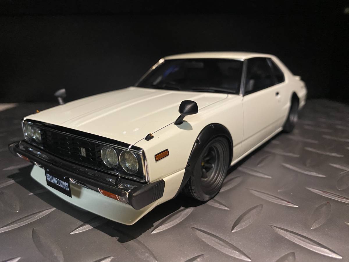 超希少　イグニッションモデル　1/18 Nissan skyline 2000GT-ES ホワイト　丸目ジャパン2dr