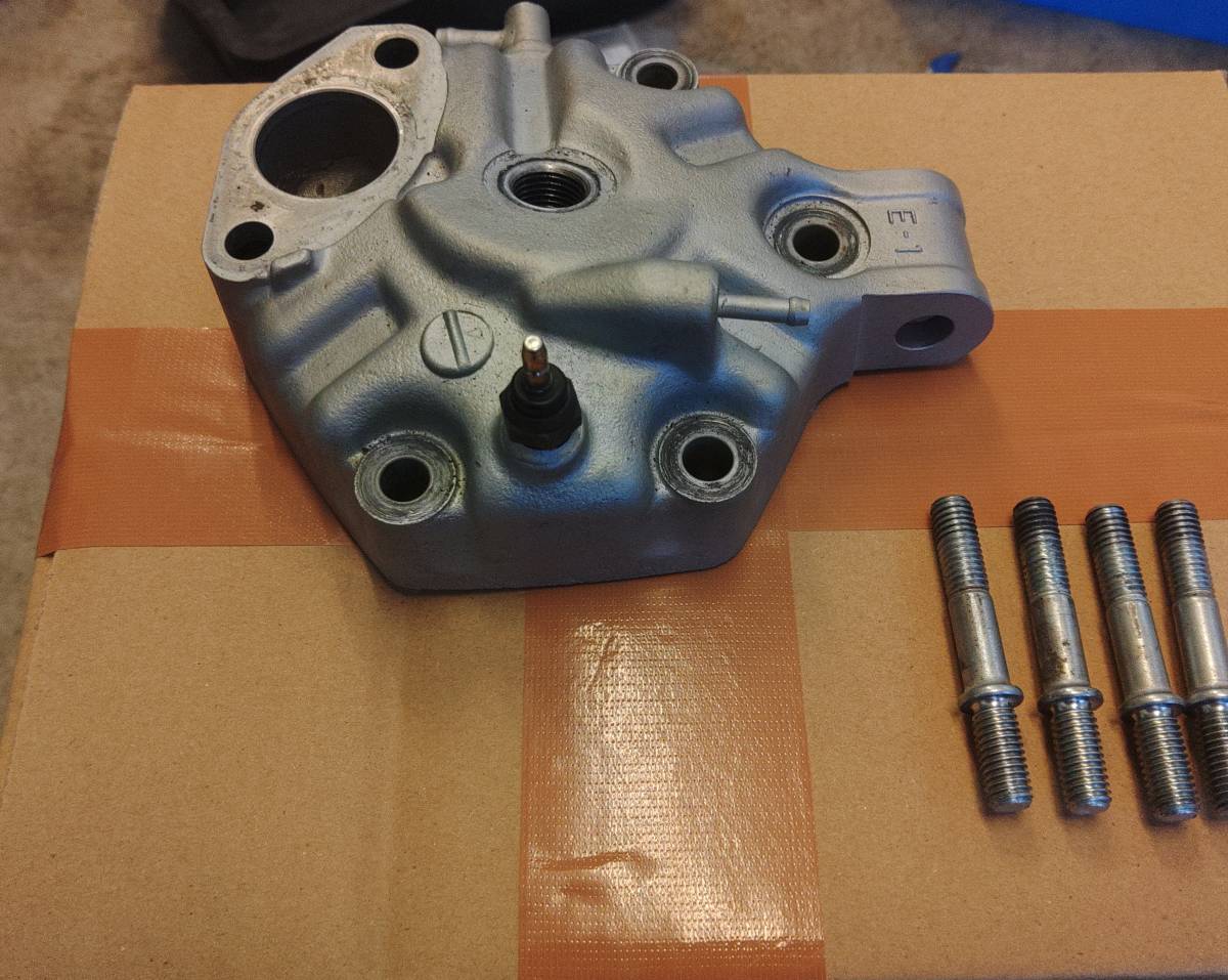 ホンダ　CRM250AR シリンダーヘッド　スタットボルト