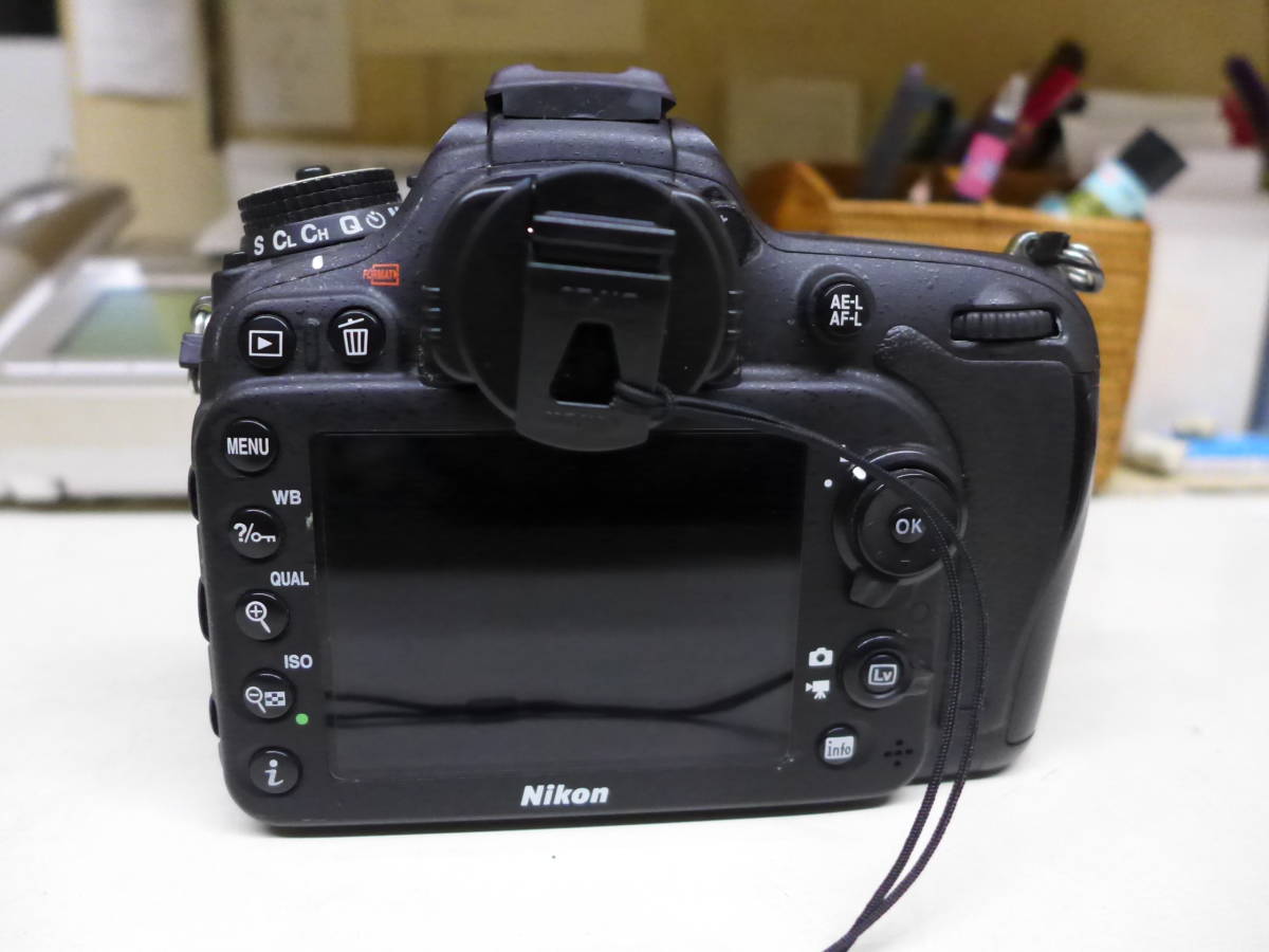 ニコンD7200 MB-D15付き おまけで中古レンズ3本 ファインダー部、丸目