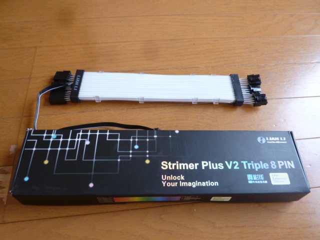 LIAN LI Strimer Plus Triple 8Pin