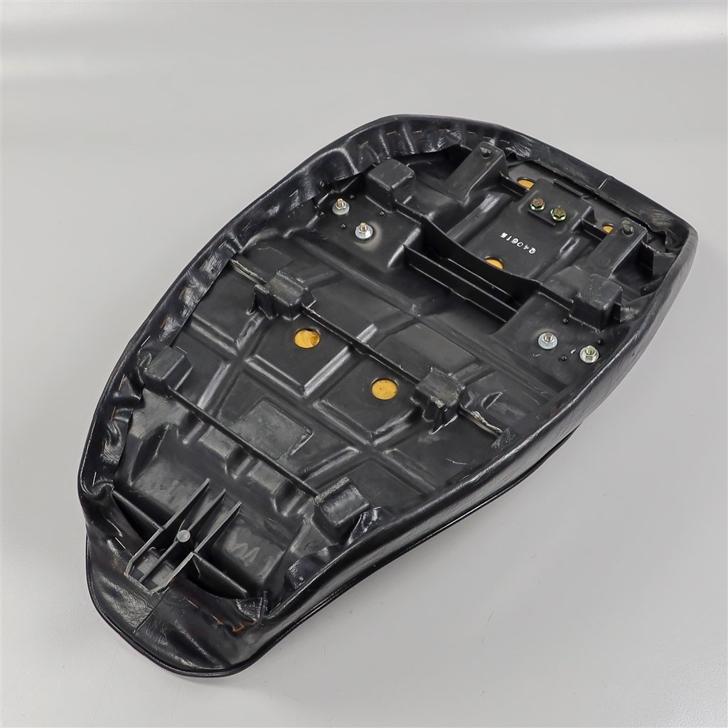 ▽ゼファー400 ZR400C⁄'89-'92 純正 シート (K0105M14)