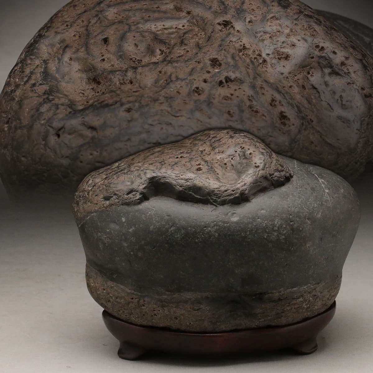 ZL331 「安倍川 馬蹄石」水石・鑑賞石 全高12.5cm/高11.5cm 重3.8