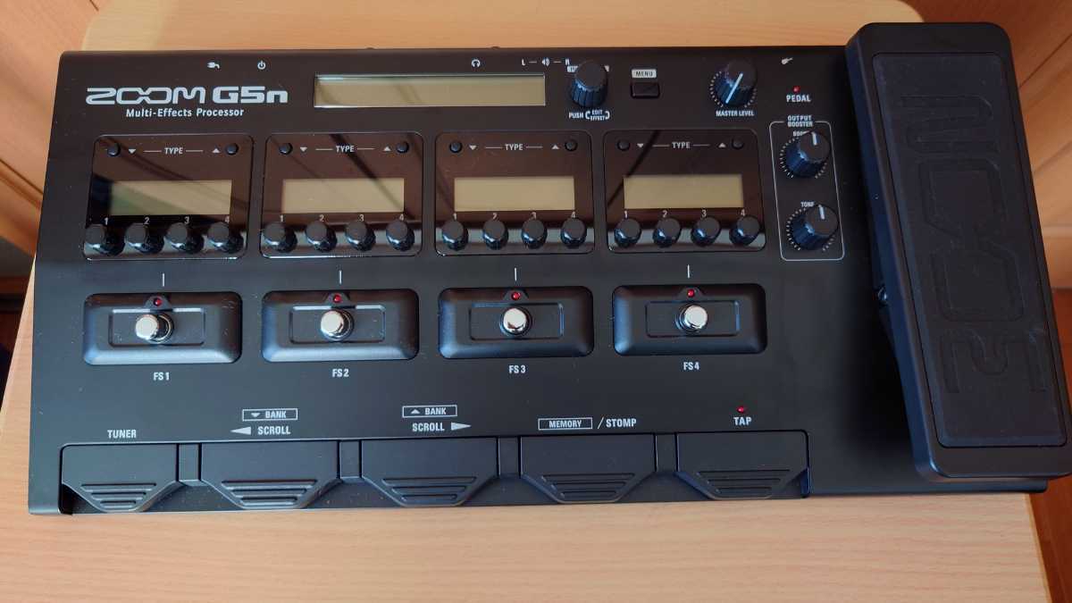 ZOOM G5n ギターマルチエフェクター キャリングケース付 中古品 【公式