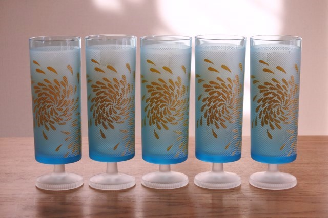 新作，低価 昭和レトロ ADERIA GLASS アデリア タヒチ ゾンビー8 脚付きグラス 5個 ブルー 品 箱に汚れいたみあり(タンブラーグラス)｜売買されたオークション情報、yahooの商品情報をアーカイブ公開 - オー タンブラーグラス