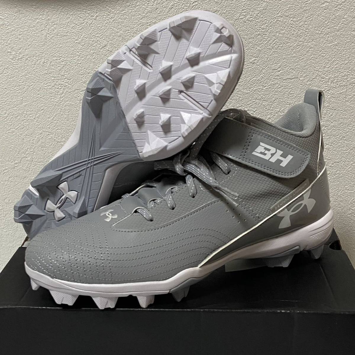 新品 UNDER ARMOUR HARPER 7 Mid RM グレー 27cm スパイク 限定 アンダーアーマー 野球 シューズ 靴 ハーパー