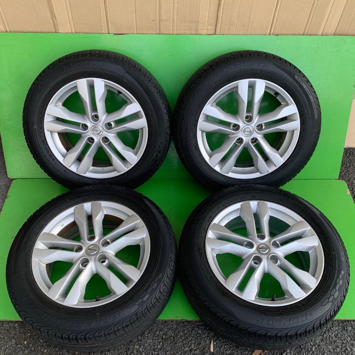 15510] [NISSAN エクストレイル 純正] 17x7J +40 PCD114.3 5穴