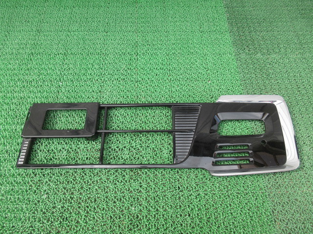 ○JF3/JF4　N-BOX　カスタム　純正　フロント バンパーグリル　ロアグリル　71108-TTAY-J210-50