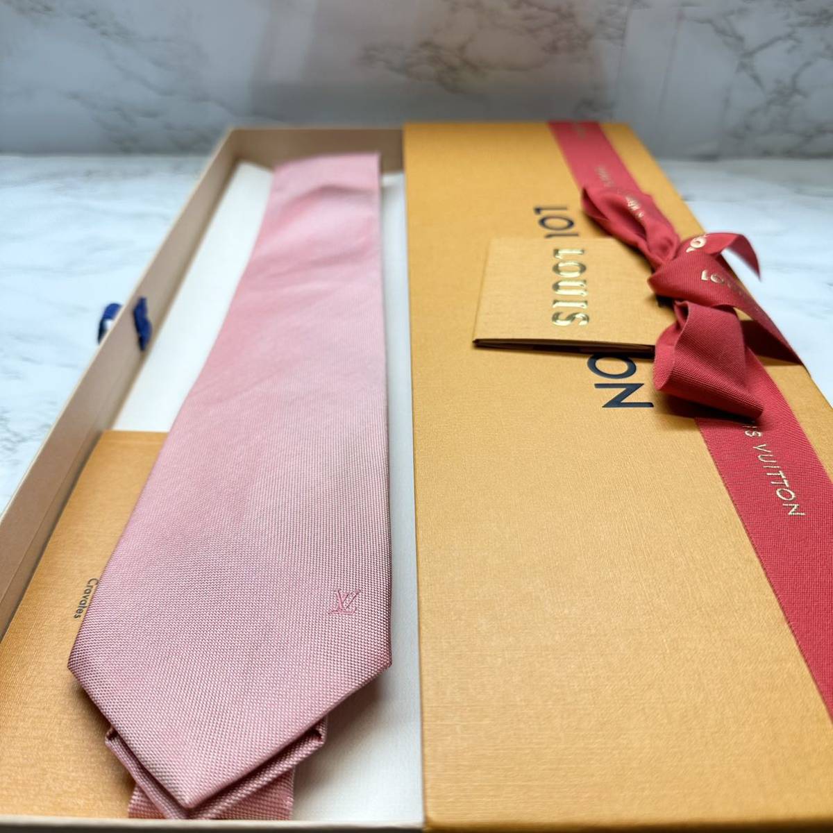 極美品 近年モデル レア LOUIS VUITTON ネクタイ シルク100% 無地