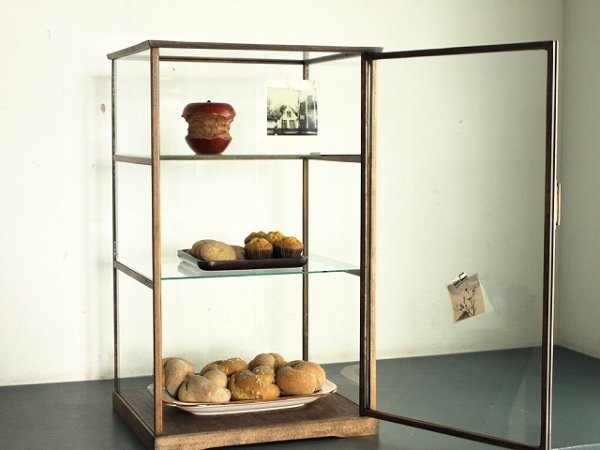 木製の卓上縦長3段ガラスケース ショーケース カフェ ショップ