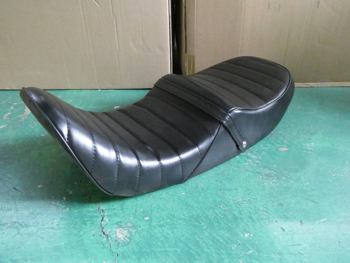 マツ37 GPZ400F 黒 皮 片側鋲打ち タックロール シート