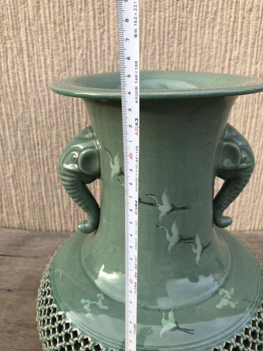 高麗青磁 高さ44 秋岩 花瓶 壺 雲鶴文 網目透かし 花器 花入 飾壷 骨董