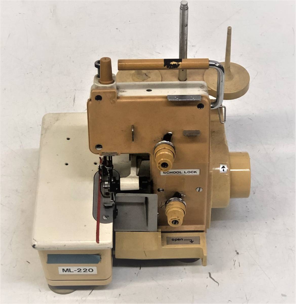 H009-I34-3540 美馬精機(株) ロックミシン SCHOOL LOCK ML-220 フットペダル付き ハンドクラフト 手工芸 ※針動作確認済み ③