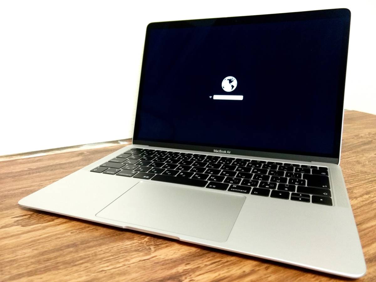 美品☆Apple MacBook Air Retina 13インチ 2018 シルバー A1932 推測
