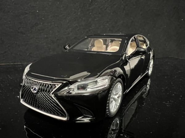 レクサス LEXUS LS500 白 ミニカー 1/32 ブラック