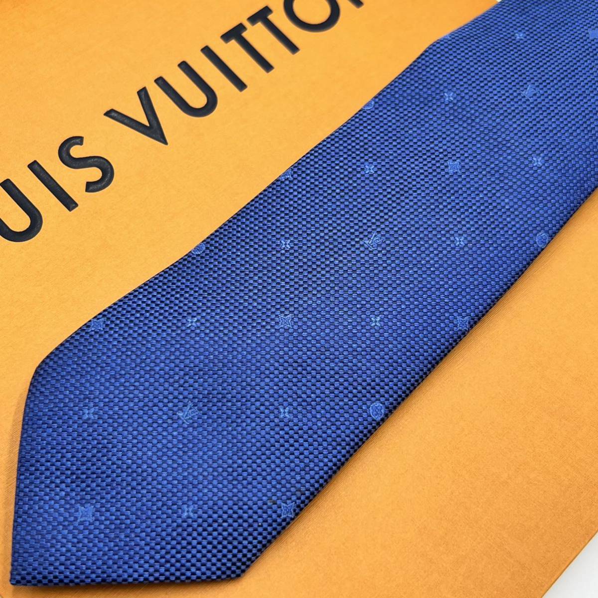 【美品】LOUIS VUITTON ルイヴィトン LV ネクタイ 結婚式 パーティ 冠婚葬祭 セレモニー 通勤 ビジネス メンズ 青 ブルー系 モノグラム 