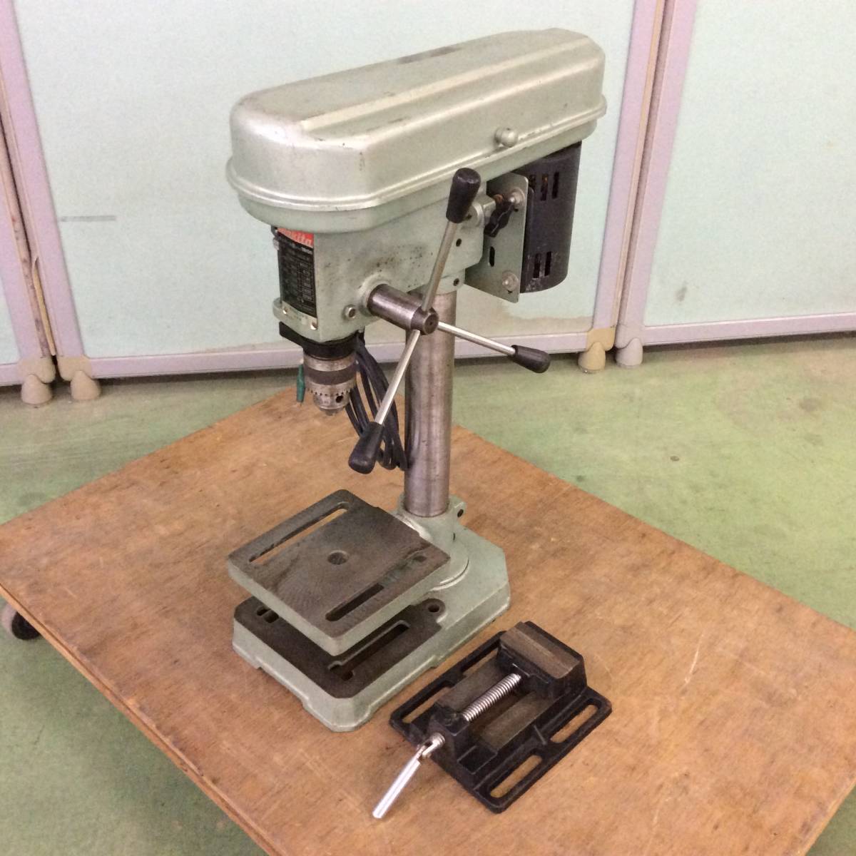 H-0666】中古品 makita / マキタ 卓上ボール盤 TB130 電動工具 100v 50 