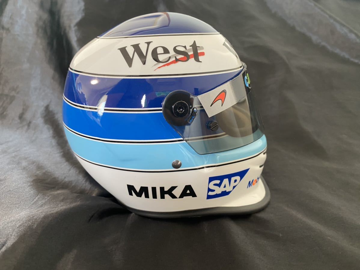 1/2 ヘルメット M.ハッキネン マクラーレン 2001年 ウエスト仕様 1⁄2 ヘルメット M.ハッキネン マクラーレン 2001年 ウエスト仕様 1⁄2