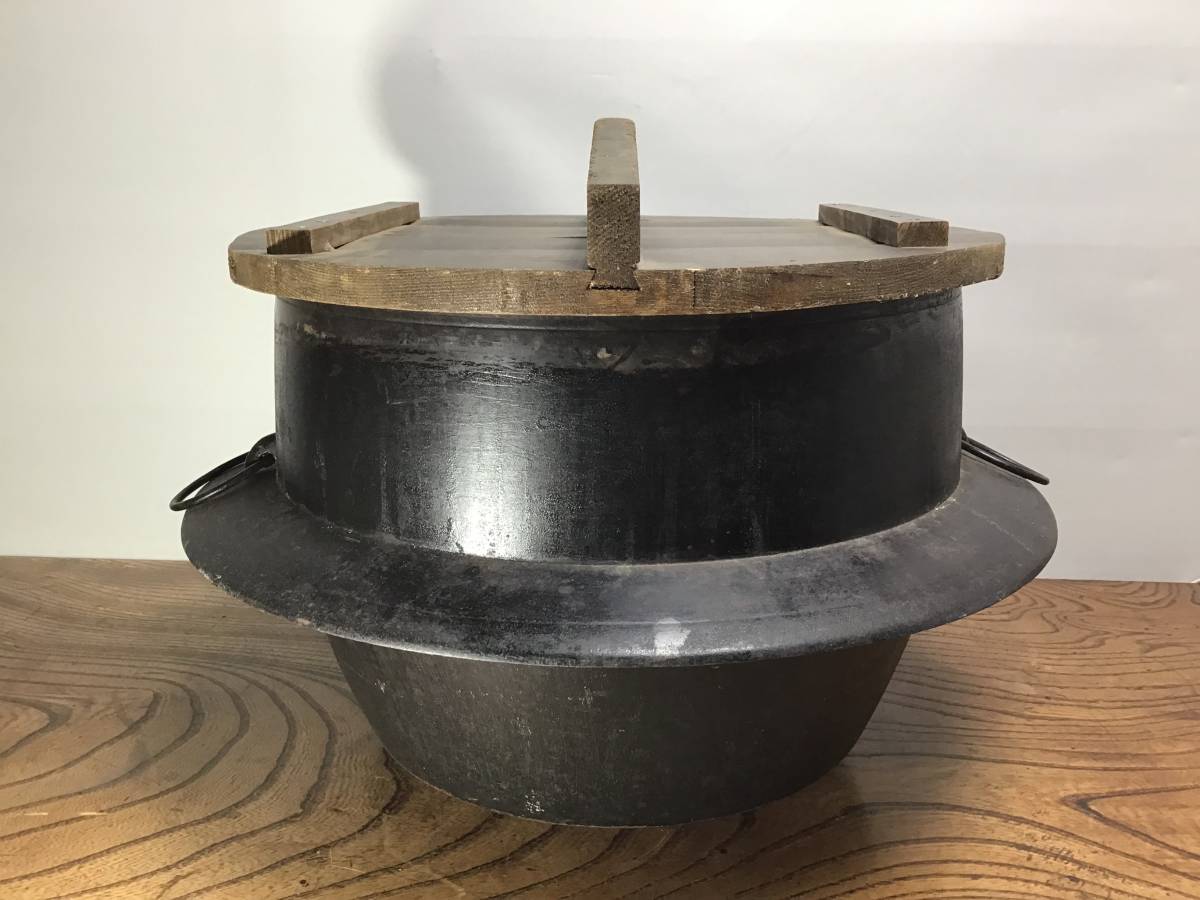 昭和レトロ】鉄製の羽釜/蓋付き/古道具/囲炉裏/キャンプ・アウトドア 