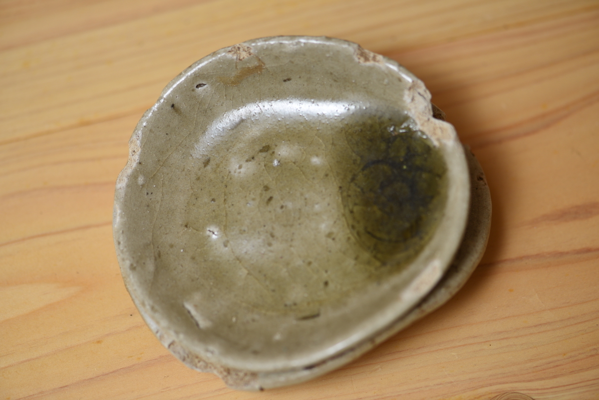 桃山時代 美濃灰釉小皿 大窯 検索:美濃/桃山/酒器/茶道/織部/黄瀬戸