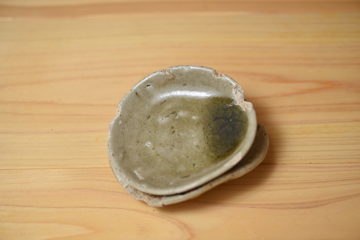 桃山時代 美濃灰釉小皿 大窯 検索:美濃/桃山/酒器/茶道/織部/黄瀬戸