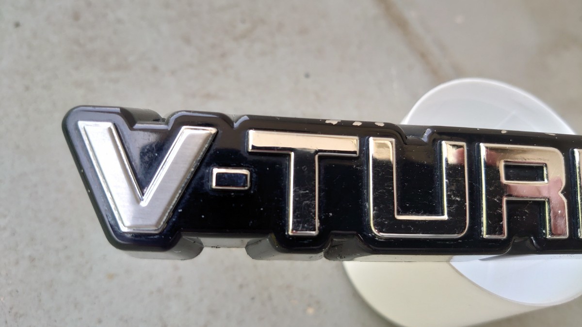 日産 Y30セドリック/グロリア グリル用純正V-TURBOエンブレム(フロント 