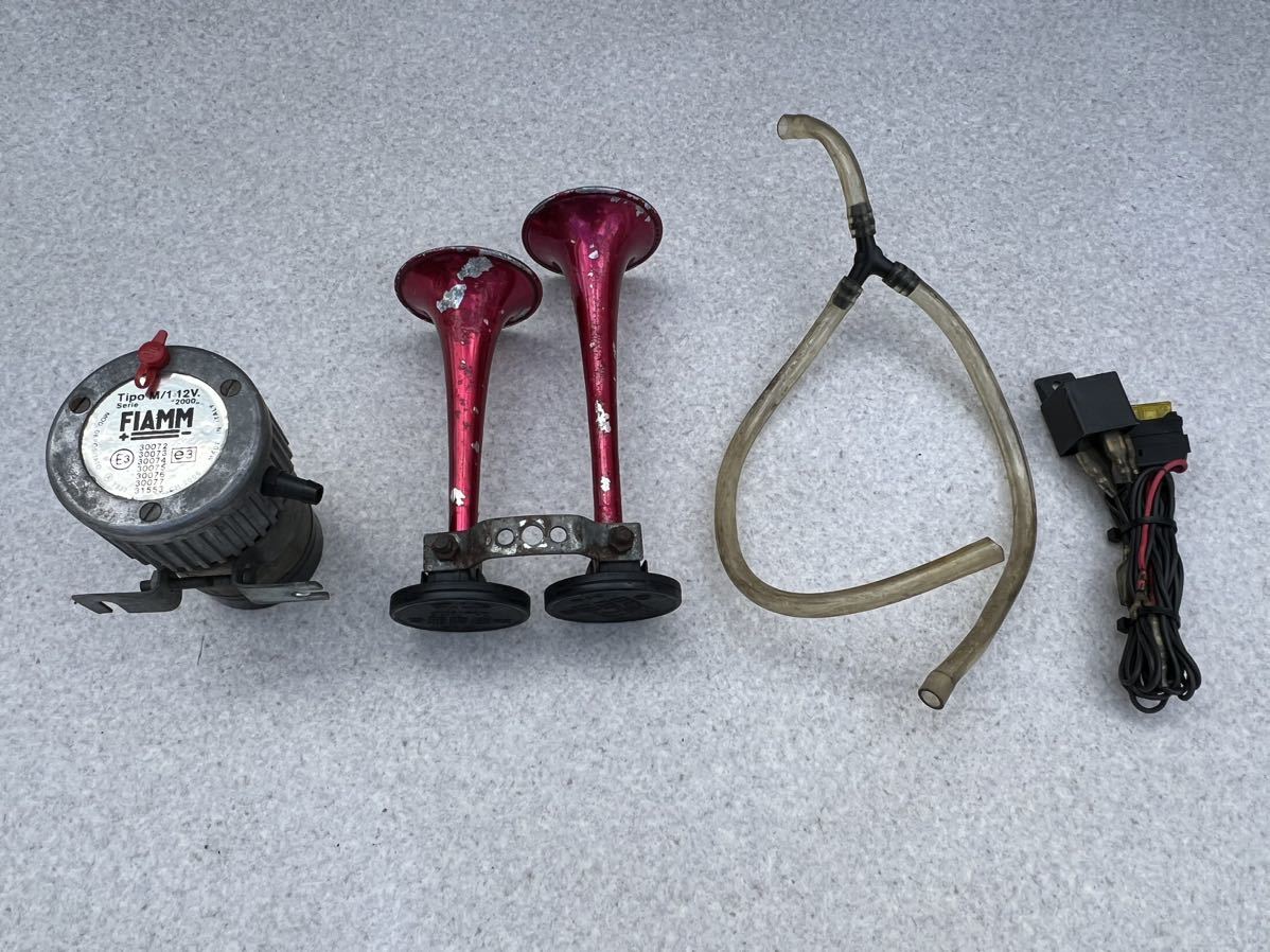 動作確認済!! 当時物!! 金属製 FIAMM 2連エアーホーン MADE IN ITALY フェラーリ/旧車/昭和/族車/街道レーサー/高速有鉛/ハコスカ/ケンメリ