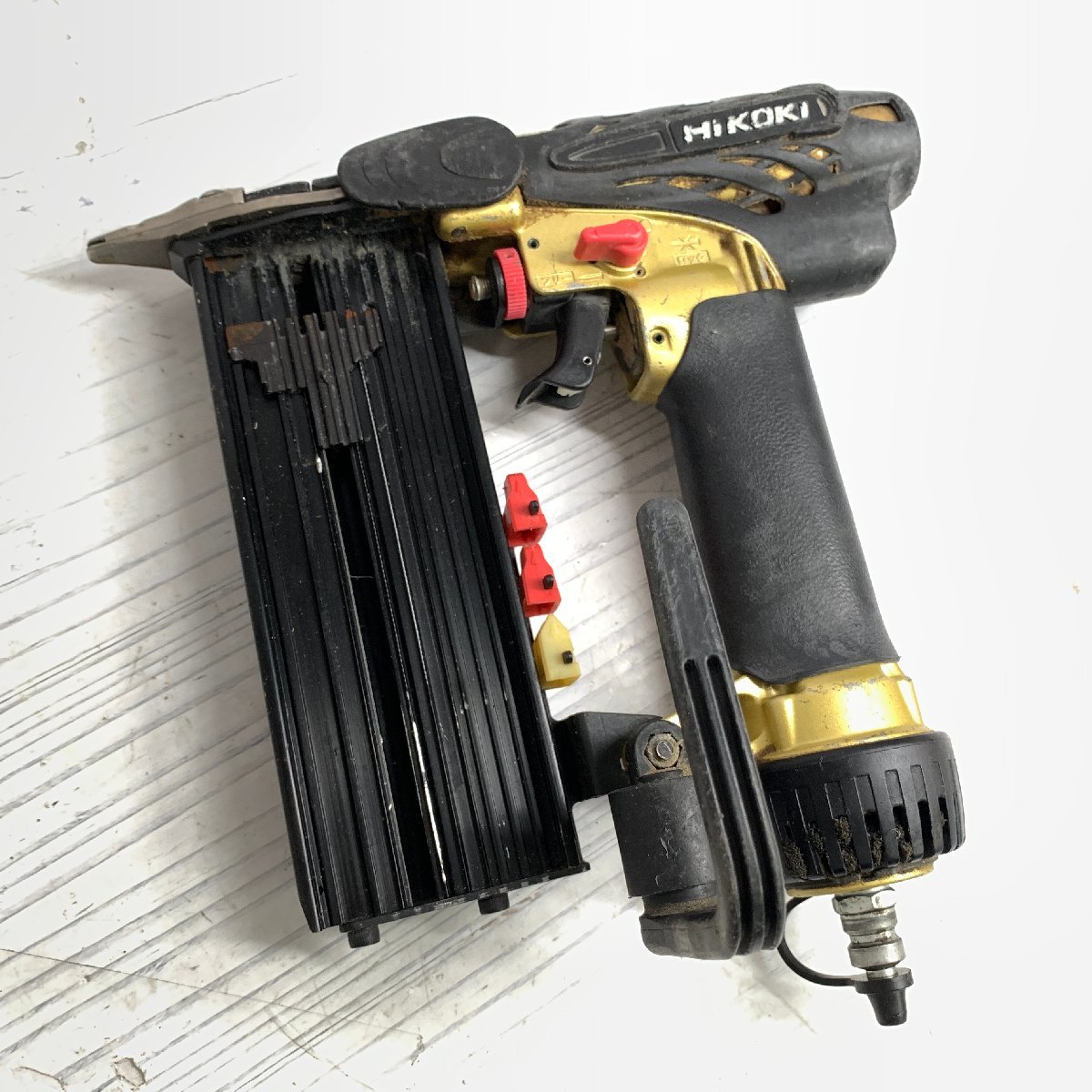 f001 D 日立工機 エア工具 HiKOKI 55㎜ 高圧仕上釘打機 型番不明 部品どり パーツどり 要修理 ジャンク
