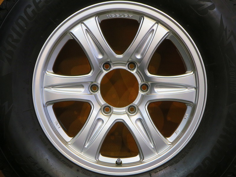 超バリ溝 美品【20年製ブリヂストン ブリザックDM-V3 265/70R17 115Q