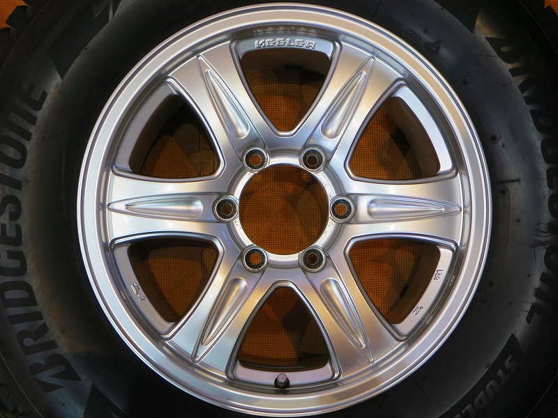 超バリ溝 美品【20年製ブリヂストン ブリザックDM-V3 265/70R17 115Q