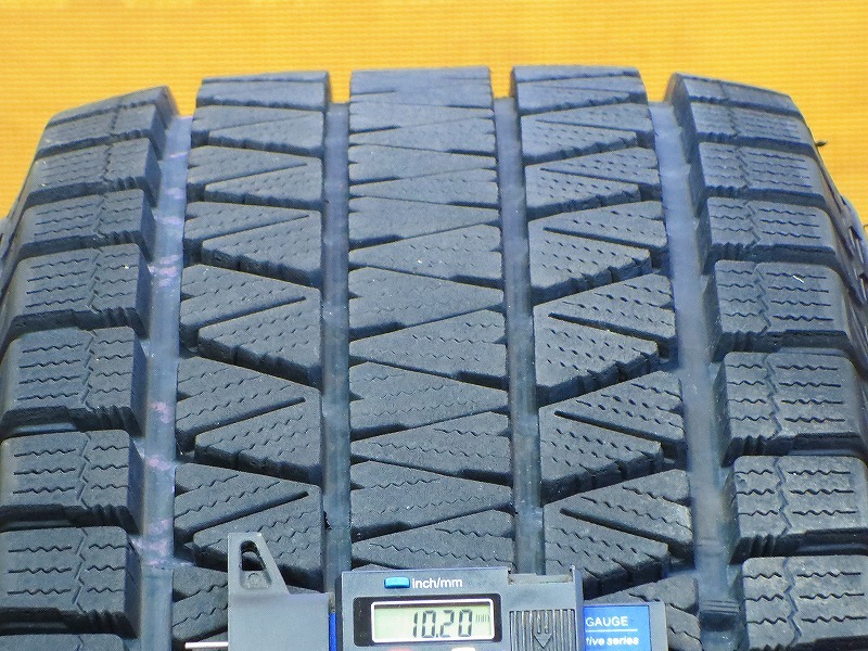 超バリ溝 美品【20年製ブリヂストン ブリザックDM-V3 265/70R17 115Q