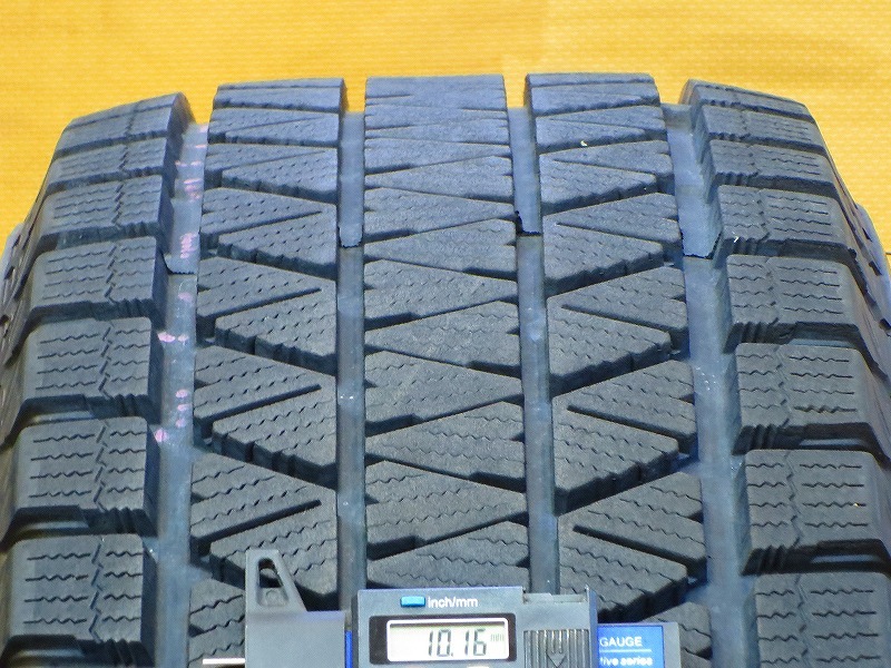 超バリ溝 美品【20年製ブリヂストン ブリザックDM-V3 265/70R17 115Q