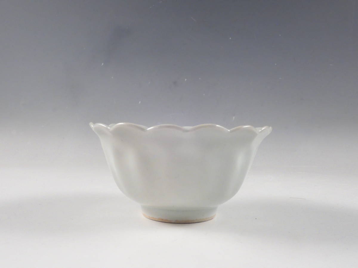 赤字超特価 栄 時代 柿右衛門 濁手 白磁 陽刻 菊文 輪花 飾鉢 11.7cm 無傷完品 江戸期 39kw221(柿右衛門様式)｜売買されたオークション情報、yahooの商品情報をアーカイブ公開 - オークファン 伊万里、有田