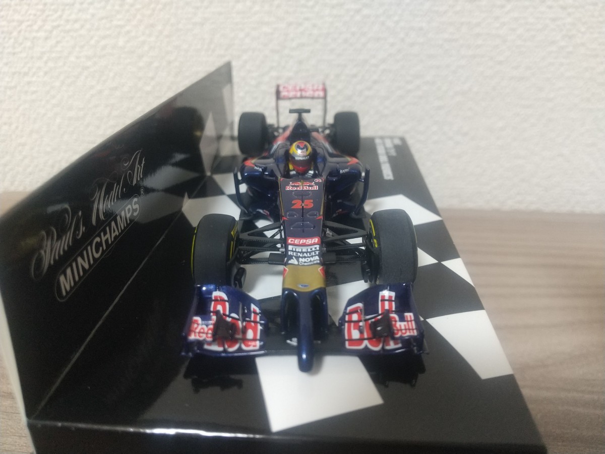 ミニチャンプス 1/43 トロ・ロッソ STR9 J-E・ベルニュ 2014