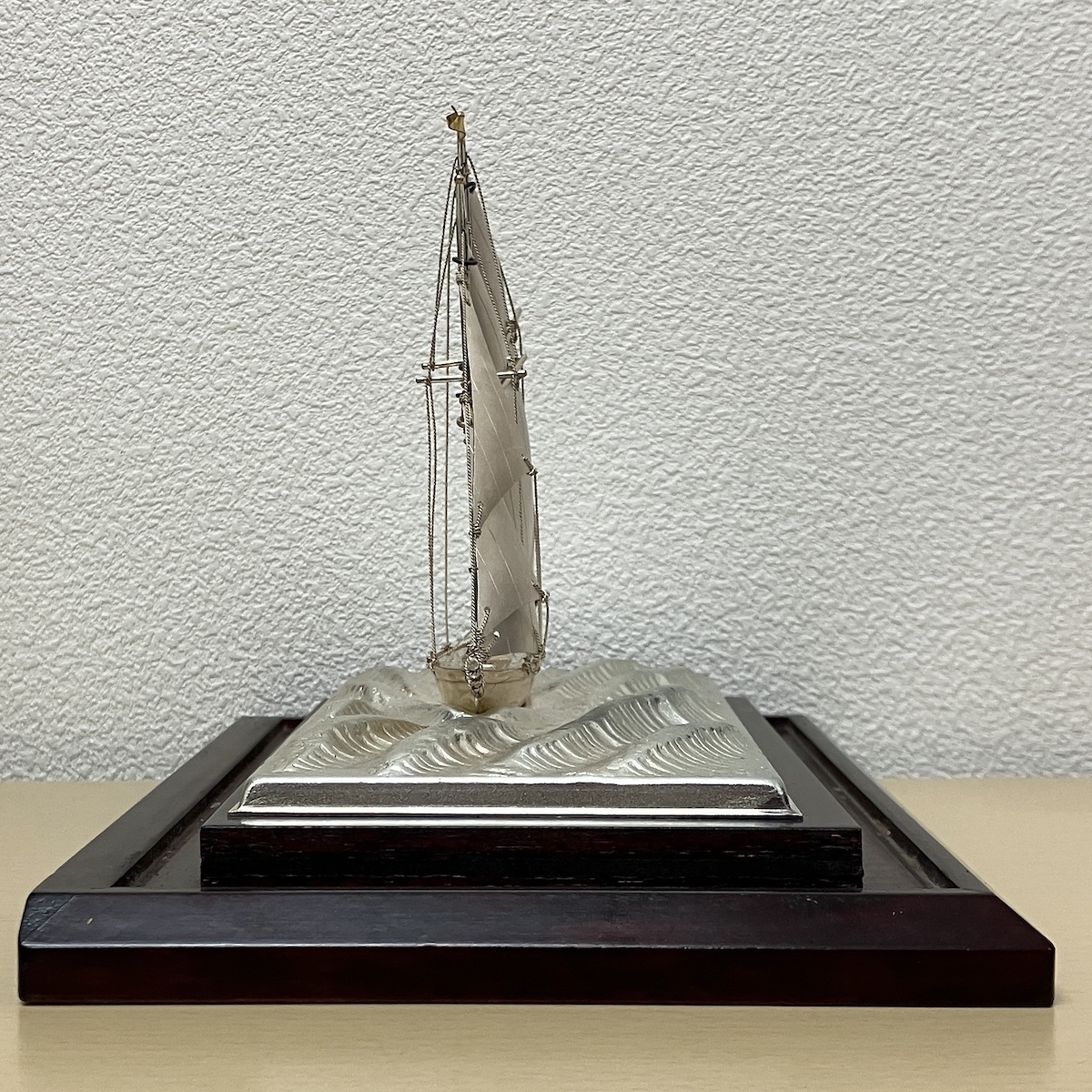 保管品】銀製 帆船 ヨット 置物 船模型 SILVER ガラスケース付 Sv985