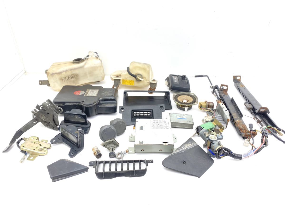 管k230407-01131 RX-7 FC3C カブリオレ ナンバー灯 ウォッシャータンク カバー パネル リレー ネジ 色々 セット RX7 後期 FC3S (14)
