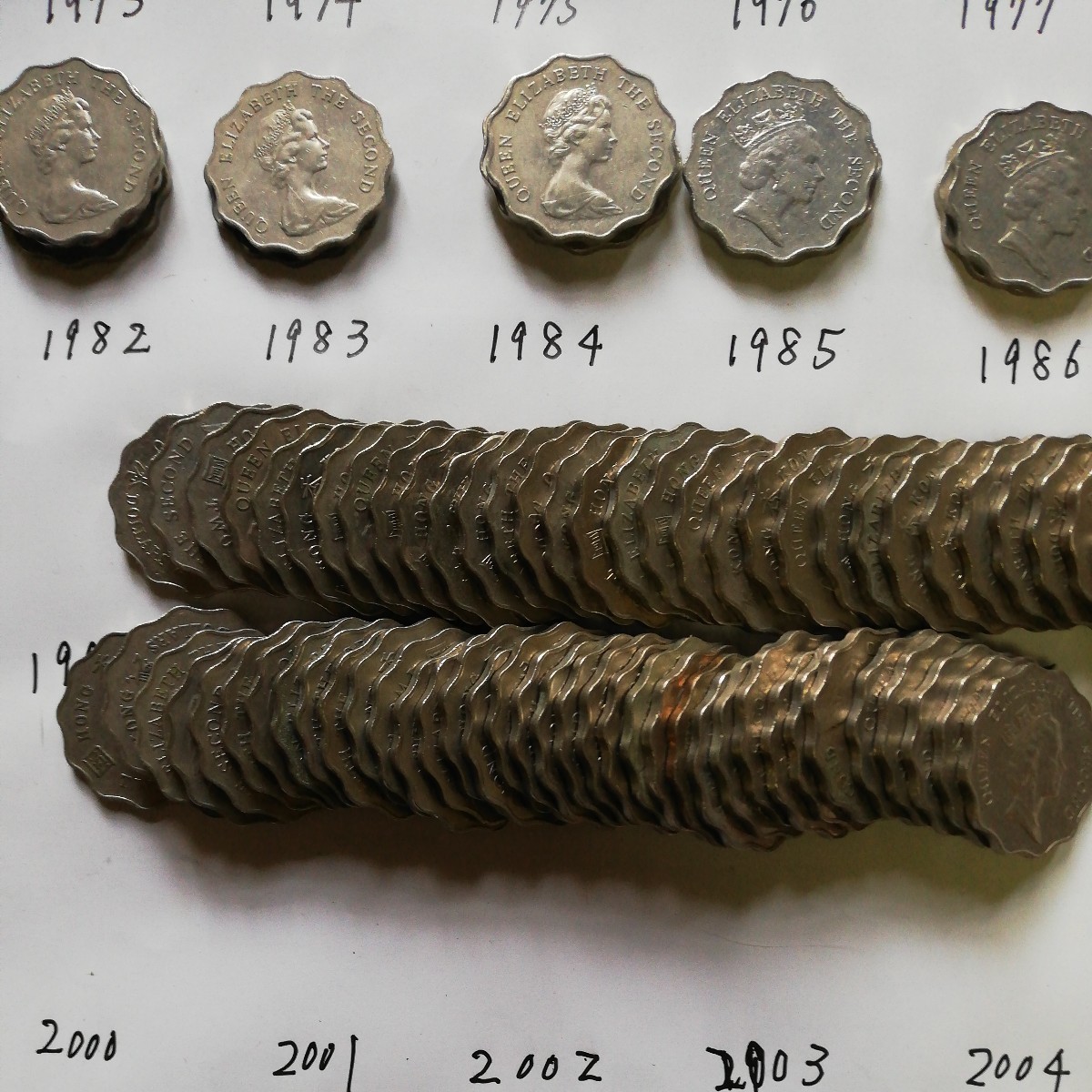 香港エリザベス女王２ドル硬貨100枚200ドル分 中国 イギリス ユーロ