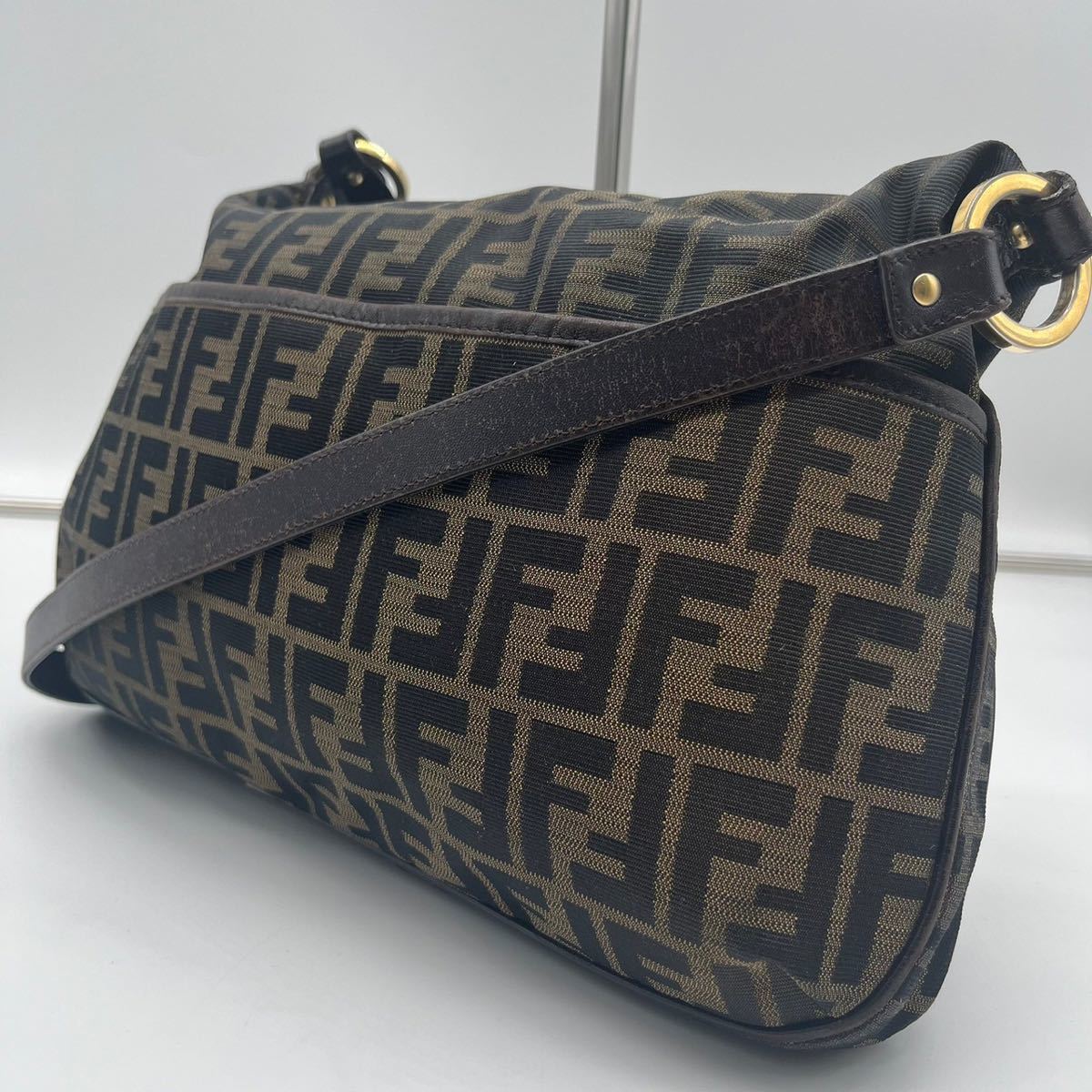 極美品 FENDI フェンディ ショルダーバッグ 斜めがけ ズッカ柄 マンマ 