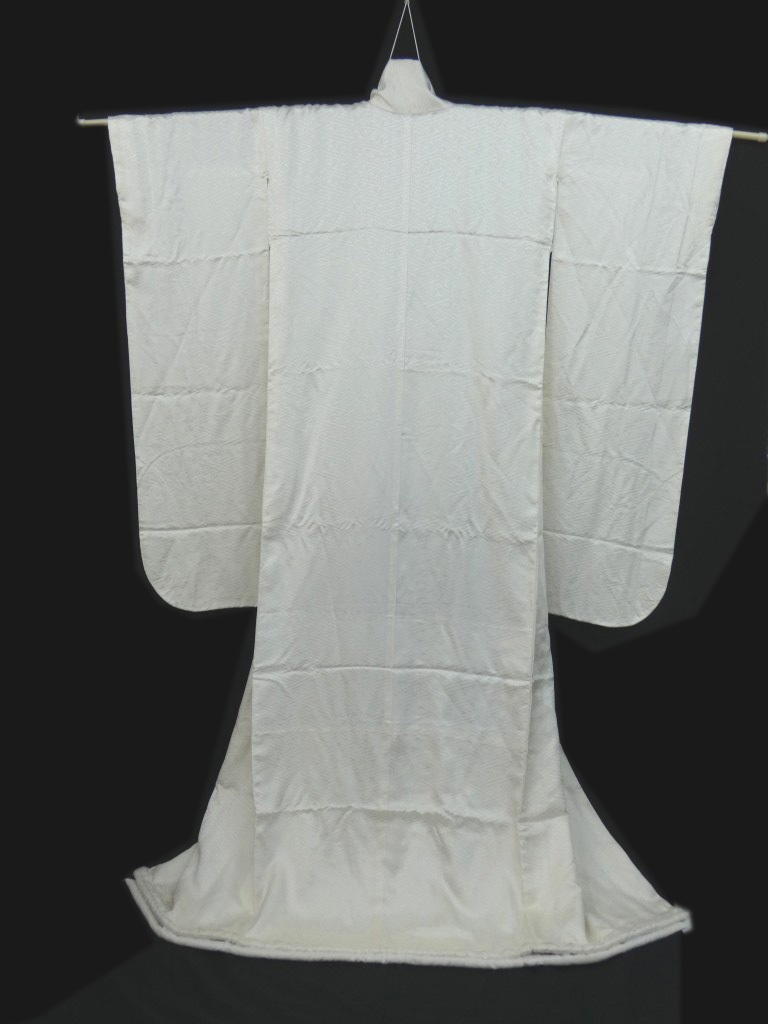 Y588Yちょる【衣装/着物】婚礼用　掛下　かけした　白無垢　和文様　花嫁　結婚式　ブライダル　挙式　和装　貸衣装　ジャパネスク