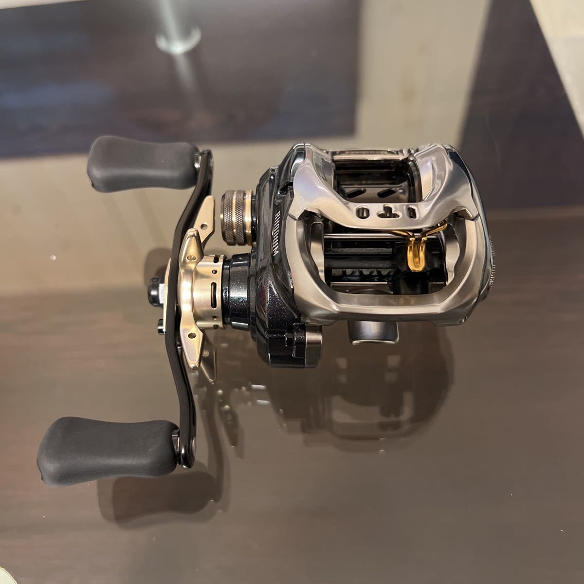 Megabass RHODIUM 63 (右ハンドル) Megabass Rhodium 63 右ハンドルリール Megabass Rhodium 63 右