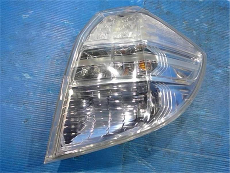ホンダ 純正 フィット 《 GP1 》 右テールランプ P81400-23005325 GP1