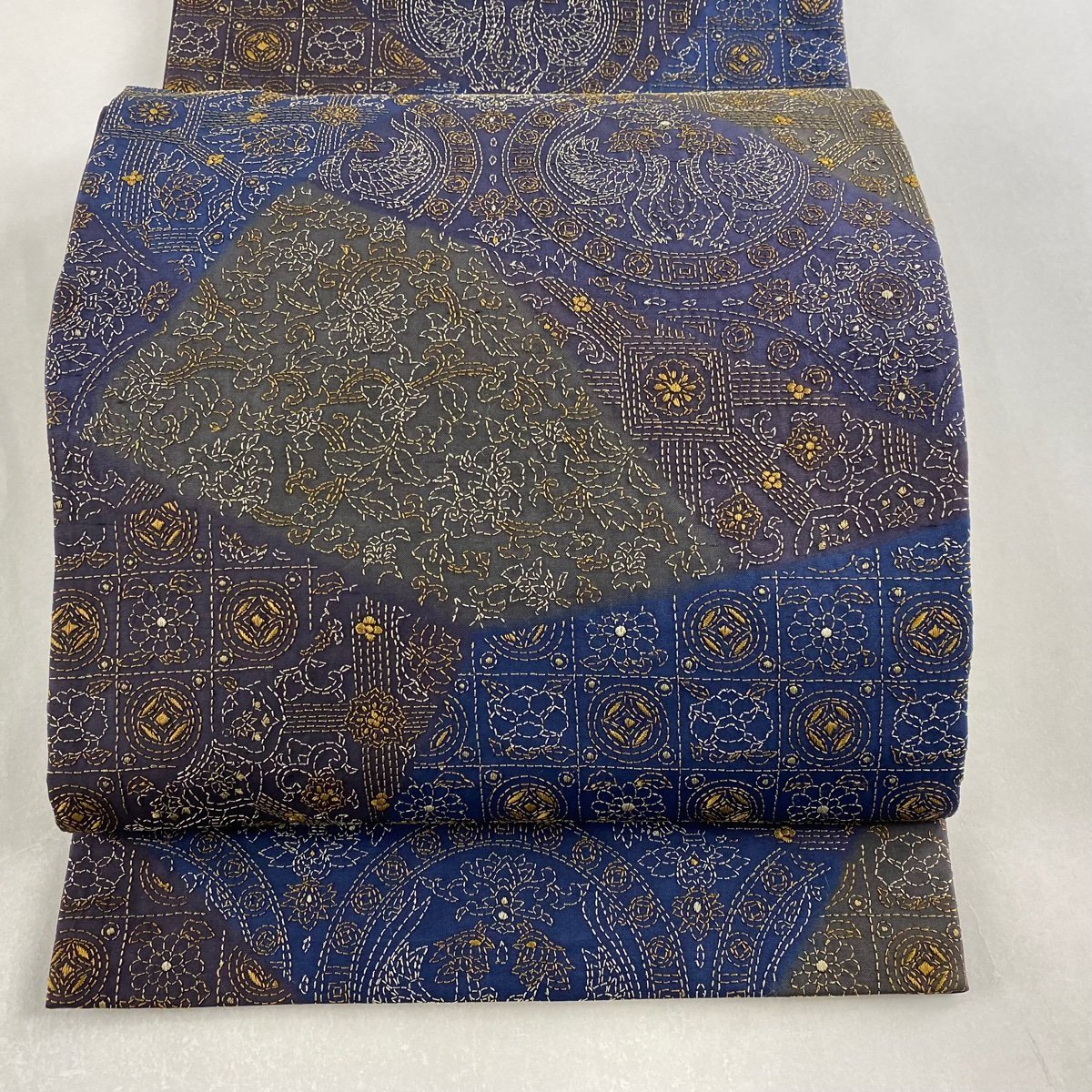 袋帯 美品 逸品 紬地 向鳥 草花 刺繍 紺色 六通 正絹 【中古】 正絹