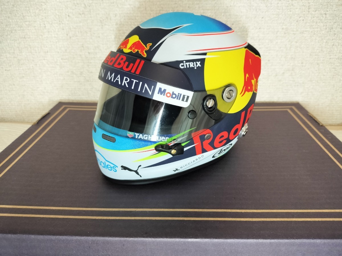 1/2 レプリカヘルメット レットブル ダニエル・リカルド(F1)｜売買され