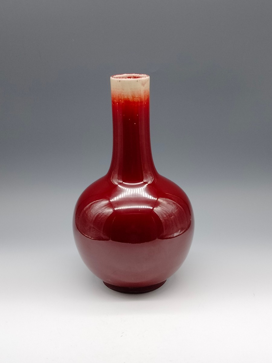 紅釉花瓶　花入　共箱付　高35 ｃｍ，重量1870ｇ 共箱 花瓶 | 伊羅保釉赤絵花瓶 藤本能道(作) 461.染付花瓶（共箱・黒田陶々庵箱）